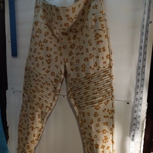 Agnes & Dora Cheetah Print Legging Pants